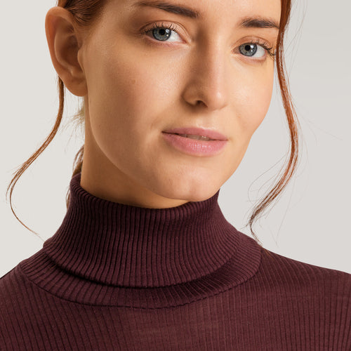 70901 Maria Turtleneck Shirt - 2483 Deep Maroon