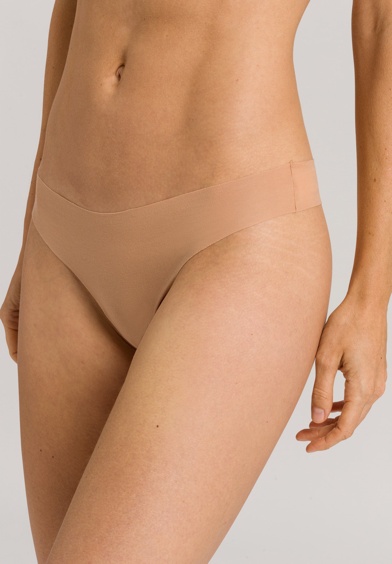 71225 Invisible Cotton Thong - 1272 Beige