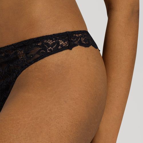 71507 Luxury Moments Thong - 019 Black