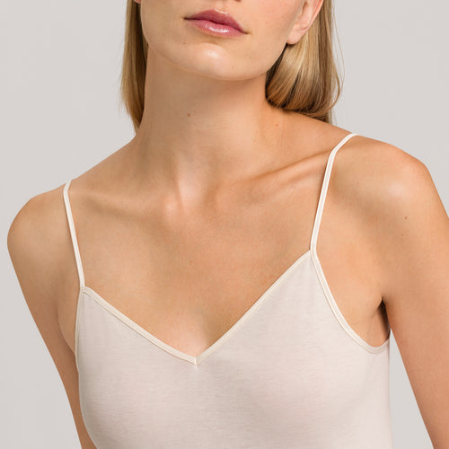 71601 Cotton Seamless V-Neck Camisole - 116 Pale Cream