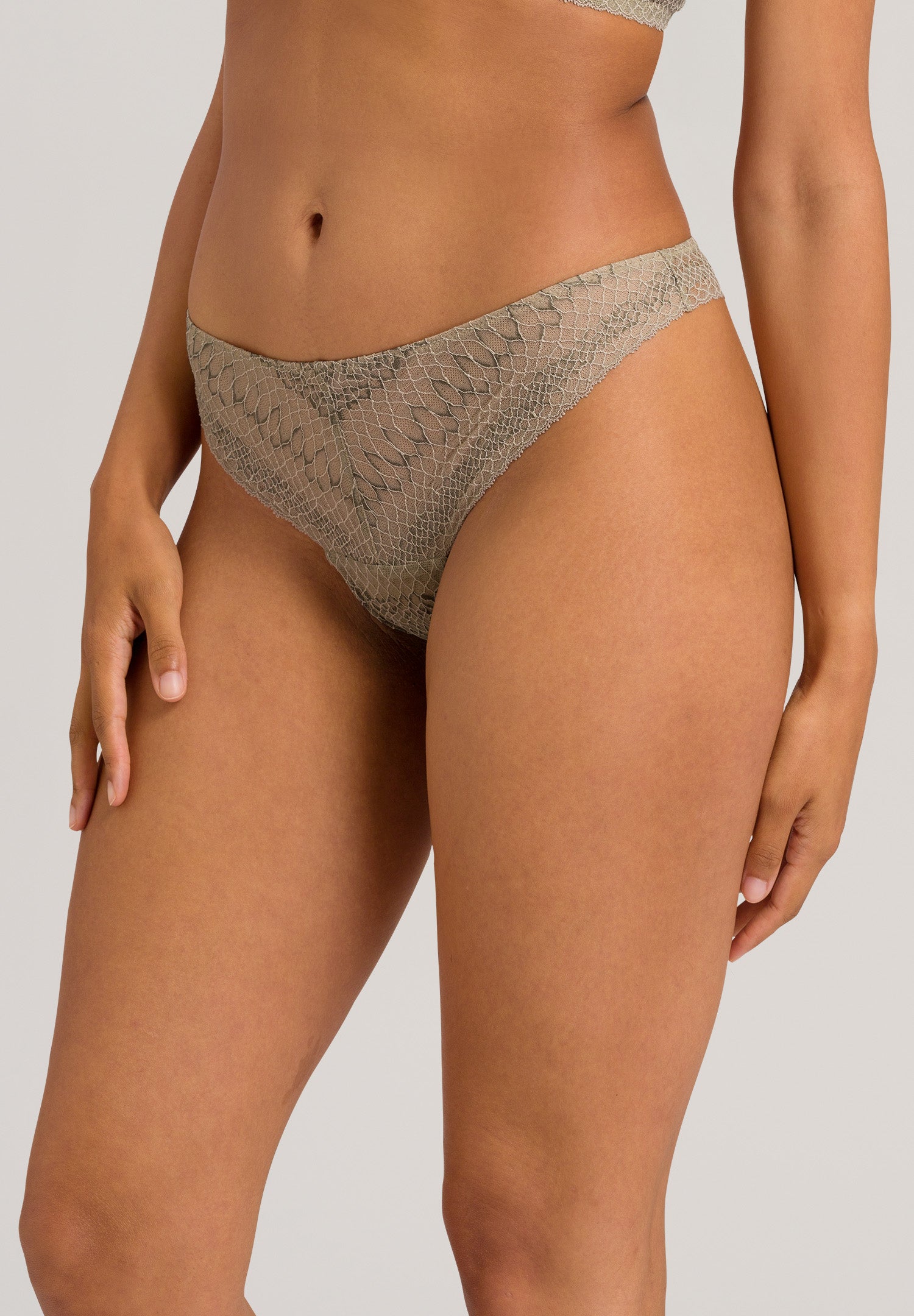 72942 Thalie Thong - 2375 Animal Lace Coriander