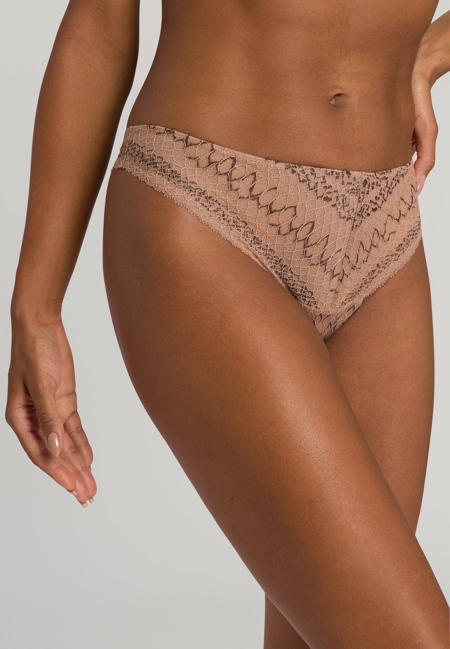 72942 Thalie Thong - 2915 Animal Lace Biscotto