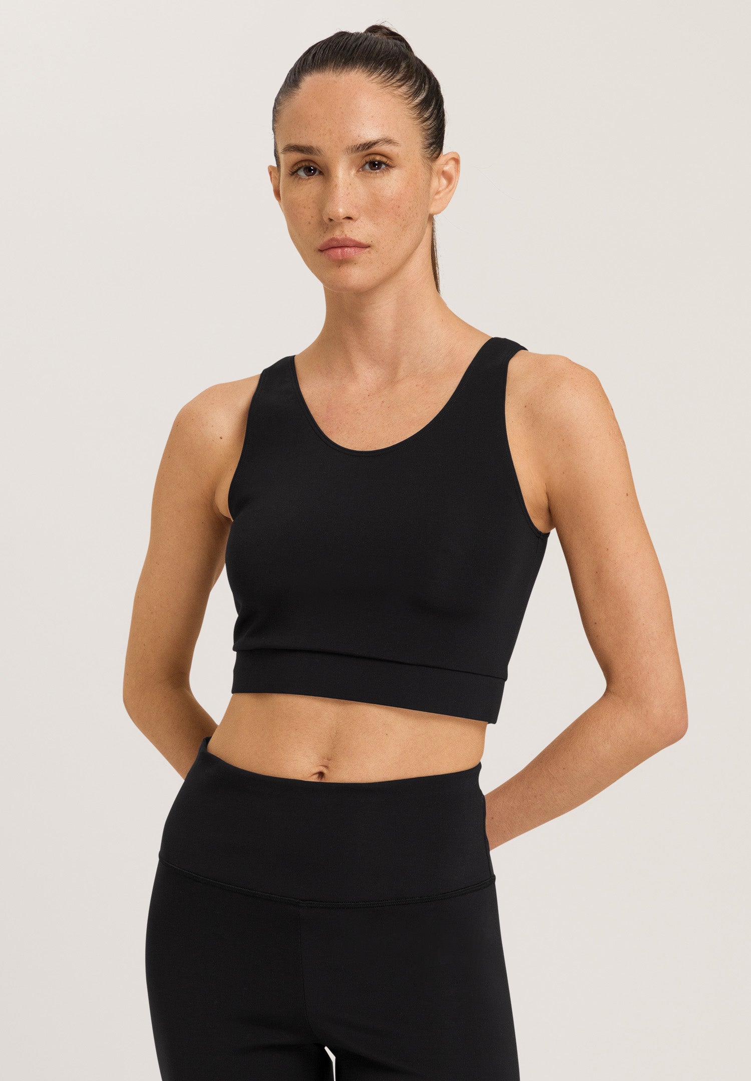 78791 Balance Crop Top - 2199 Black Beauty